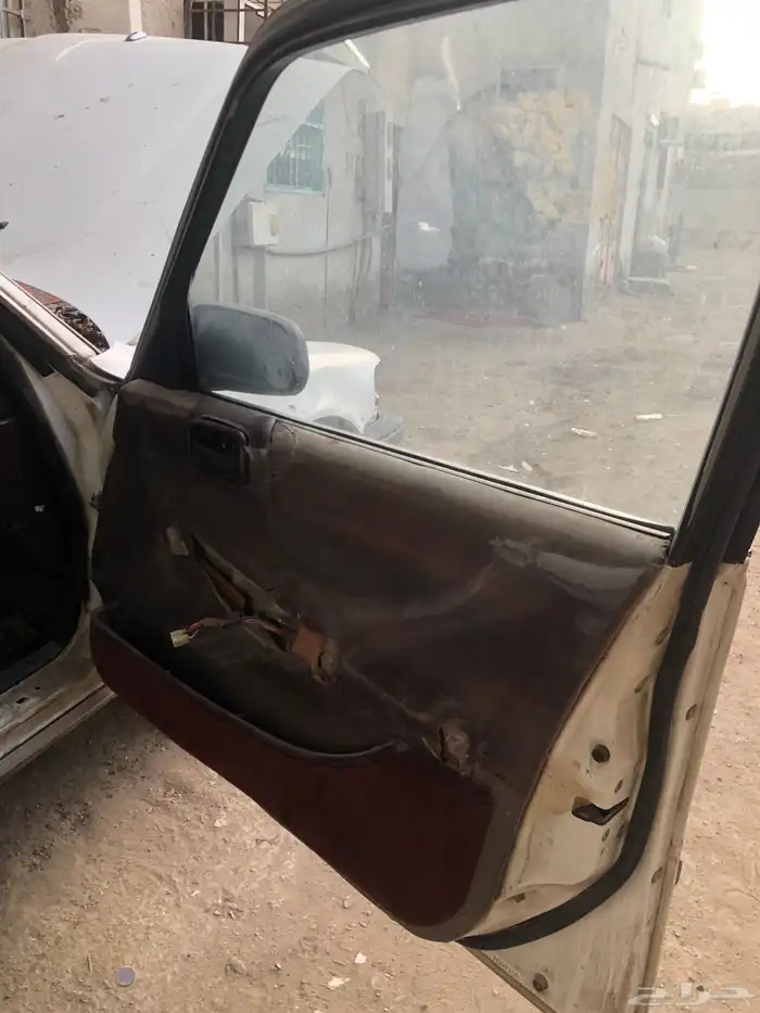 للبيع كرسيدا قطع فقط 4