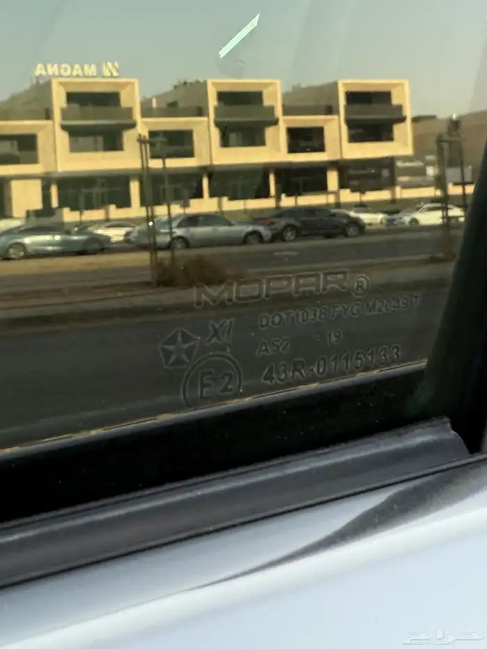 جيب جراند شروكي 2020 لون ملكي أسود لامع نظيف 2