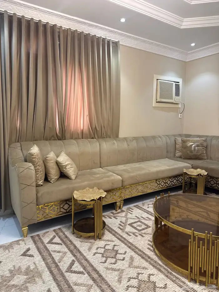 مجلس استقبال مع الطاولات وستاير 3