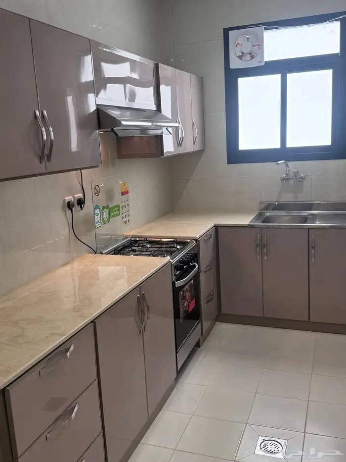شقق سكنية للايجار   طالبات بنات فقط 12