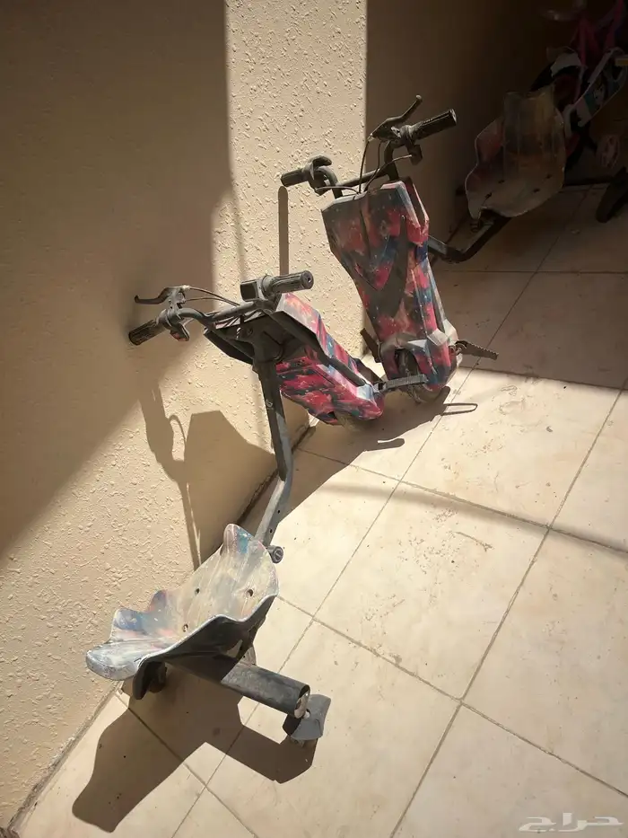 طاولات مع سكوتر 2