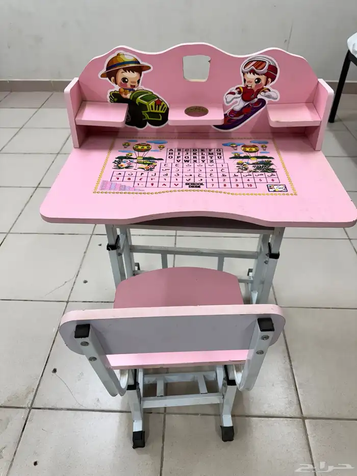 طاولة مع كرسي 0