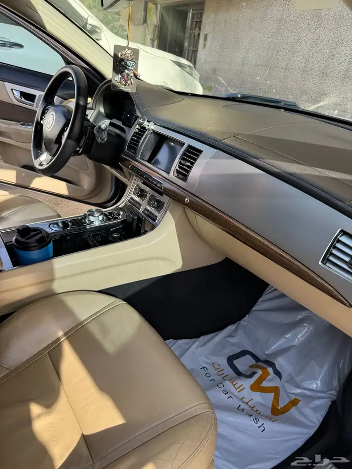 Jaguar XF-2012 33