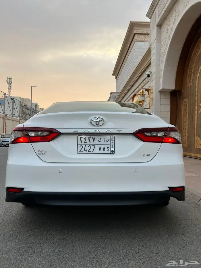 للبيع كامري LE 2022 شبه الجديده 9
