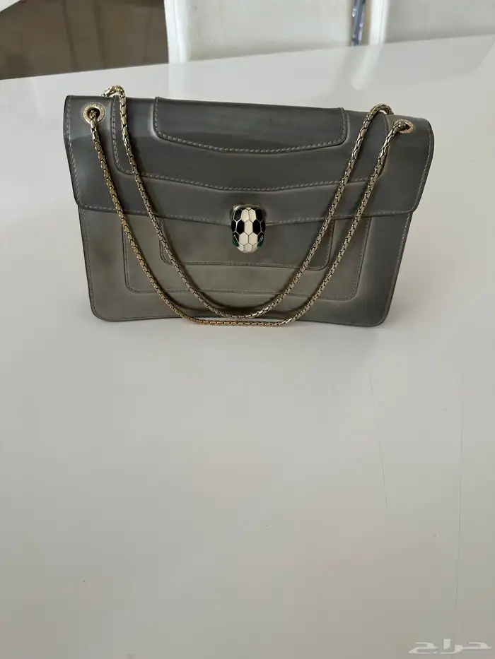 شنطه بولغاري فضي اصليه بحاله جيده 0