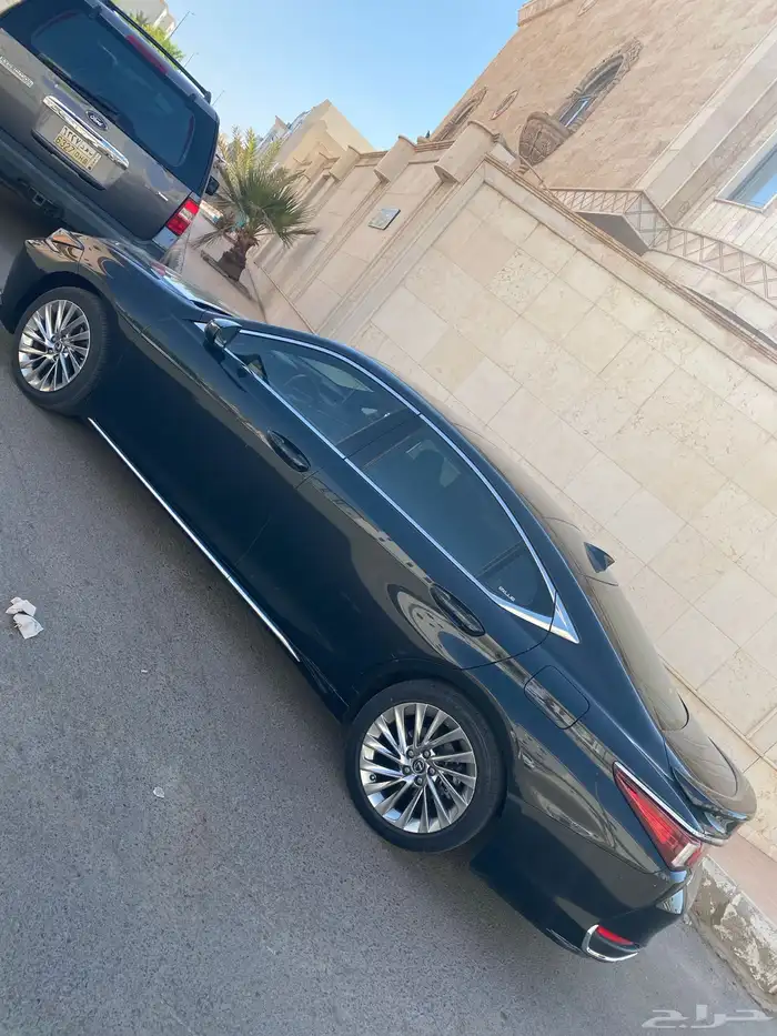 لكزس es فل كامل بانوراما 2021 ماشية 84 الف بس 6