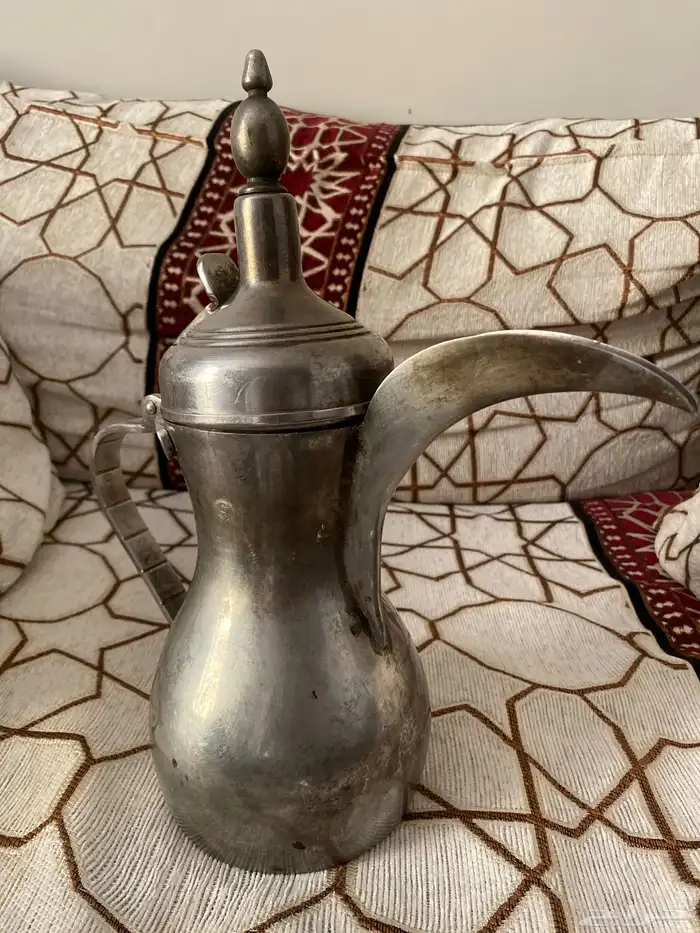 دلة السيف قديمة عالسوم 0
