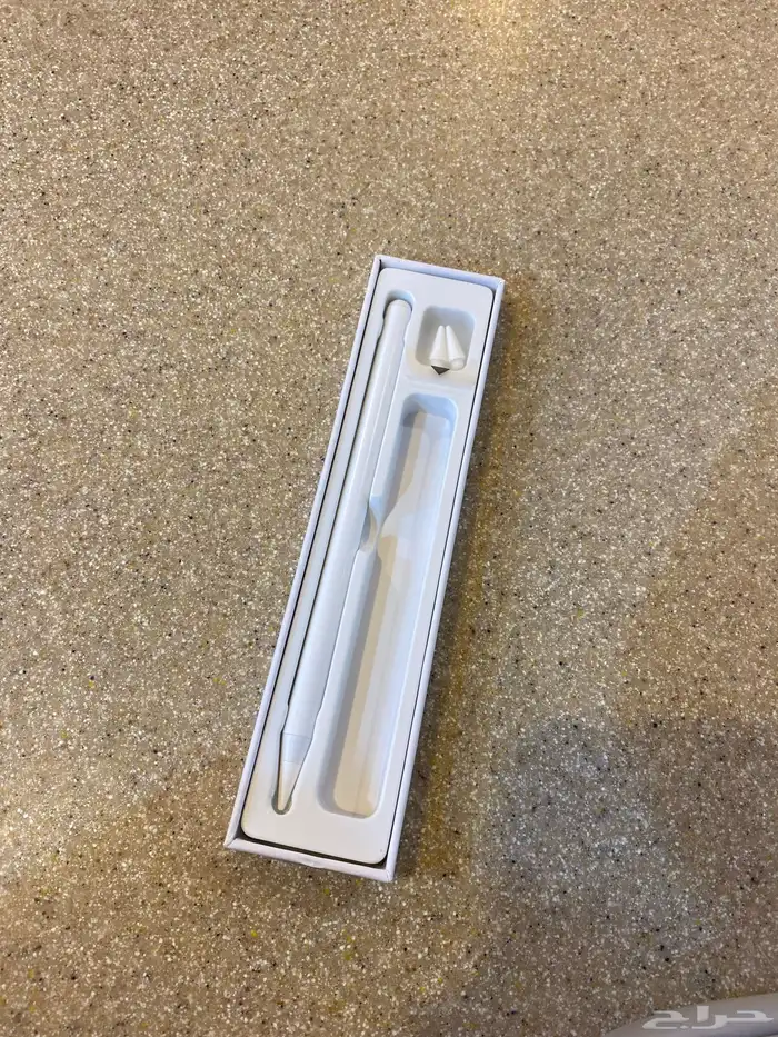 للبيع  كيبورد   قلم   شنطة iPad بحالة ممتازة وما استخدمو 3