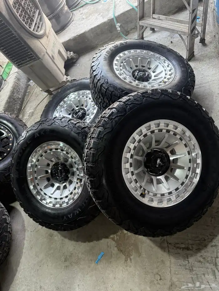 جنوط فورد F150 مع كفرات حجري نضيفه بالمره 10