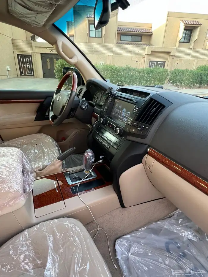 لاندكروزر 2013سعودي خالي من الرش 8 سلندر وعليه موجز ماشي 498 25