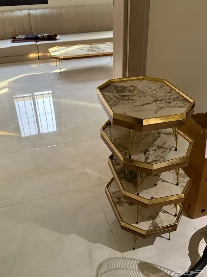 طاوله مع خدمتها ومروحه 1