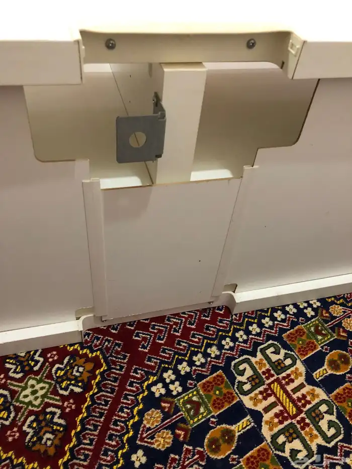 طاوله شاشة من ايكيا 3