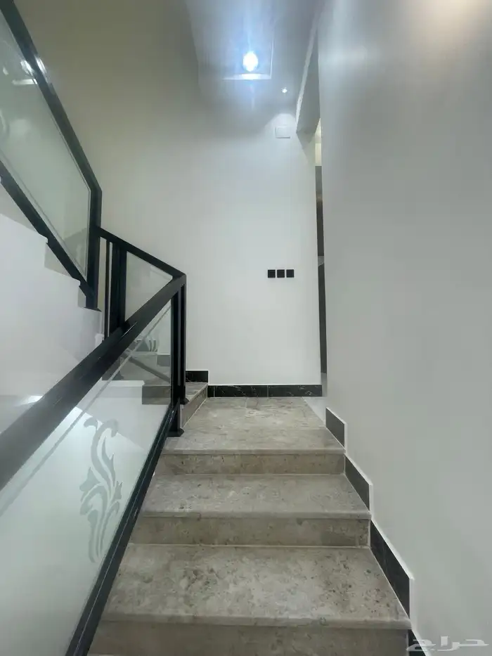 للبيع روف ارضى ببايكة سياره بسعر 690 الف ابها المحاله 23