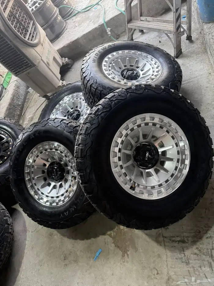 جنوط فورد F150 مع كفرات حجري نضيفه بالمره 5