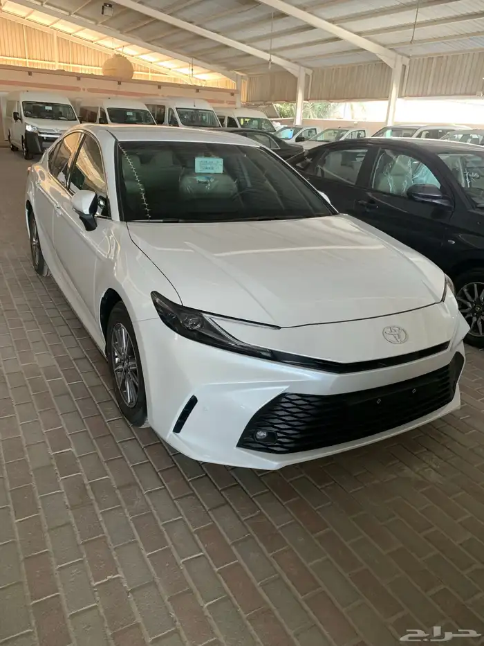 كامري 2025 E استاندرد مطور بنزين لون ابيض 1