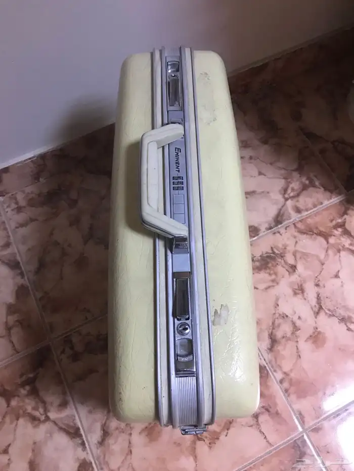 شنطة من 1402 للبيع 0