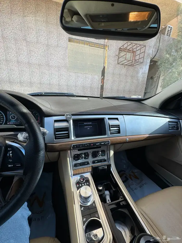 Jaguar XF-2012 5