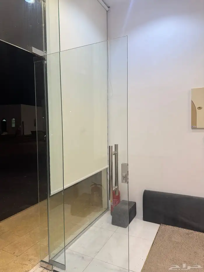 باب محل زجاج 2