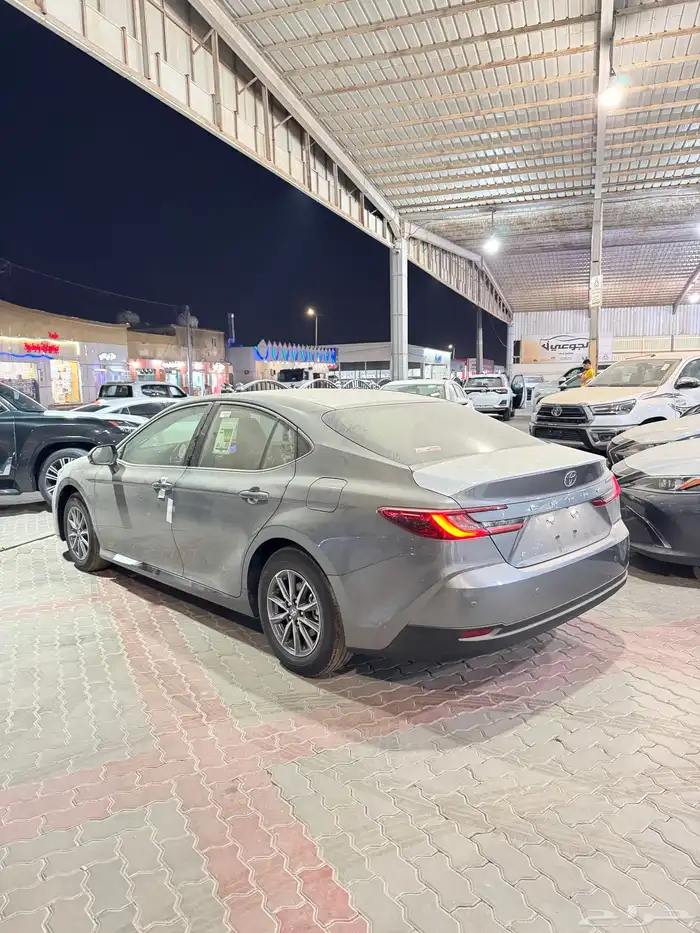 تويوتا كامري E بنزين 2025 3