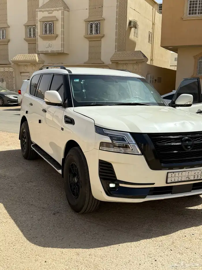 نيسان 5