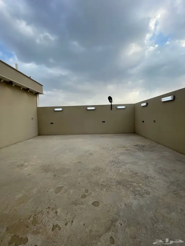 للبيع ارواف ارضيه ورواف علويه تشطيب ممتاز شمال الخميس 57