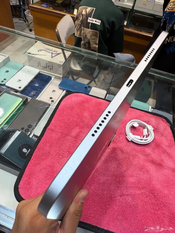 آيباد برو معالج M2 إصدار 2022 بطارية 96نضيييف جدا 4