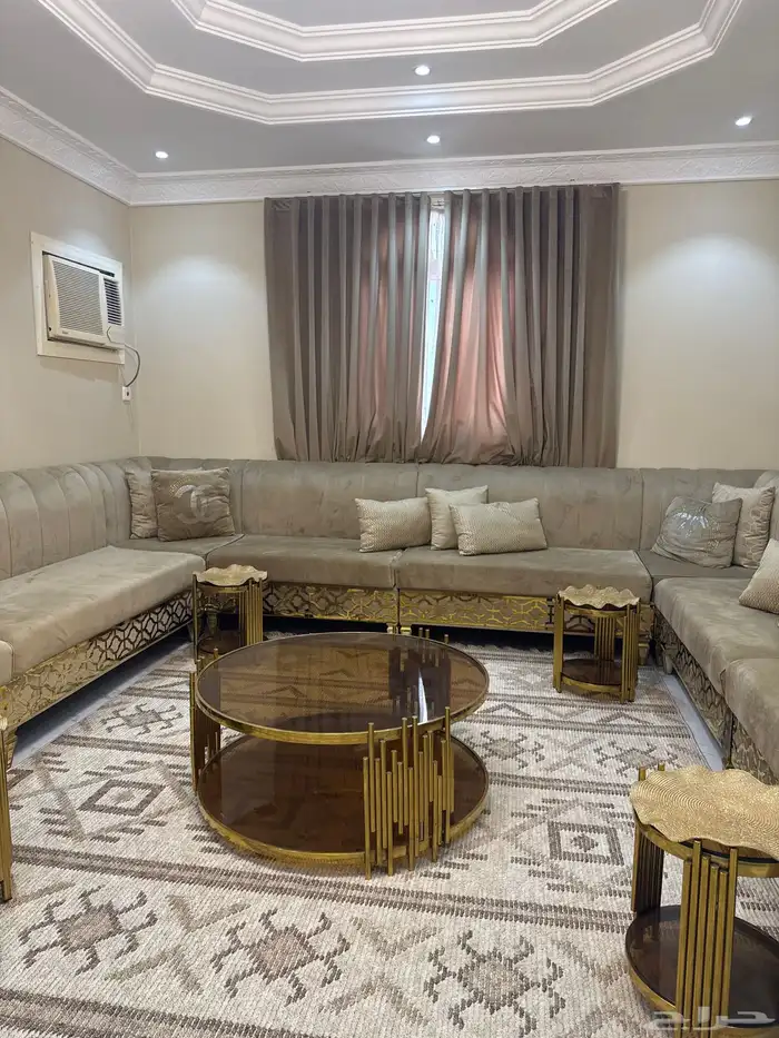 مجلس استقبال مع الطاولات وستاير 1