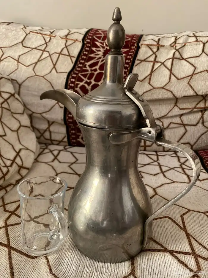 دلة السيف قديمة عالسوم 1