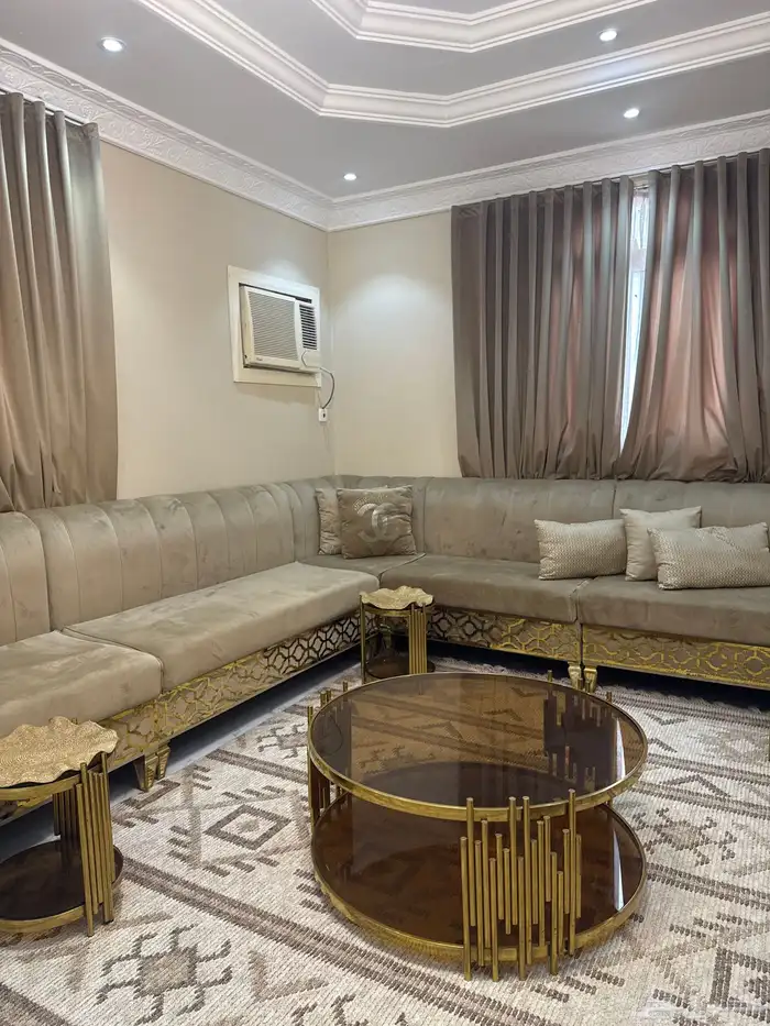 مجلس استقبال مع الطاولات وستاير 2