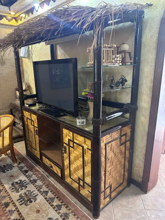 طاولة تلفزيون من سعف النخيل 2