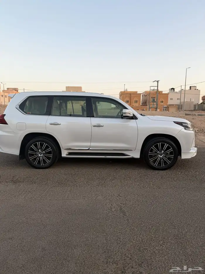لكزس LX570موديل 2020 خليجي 3