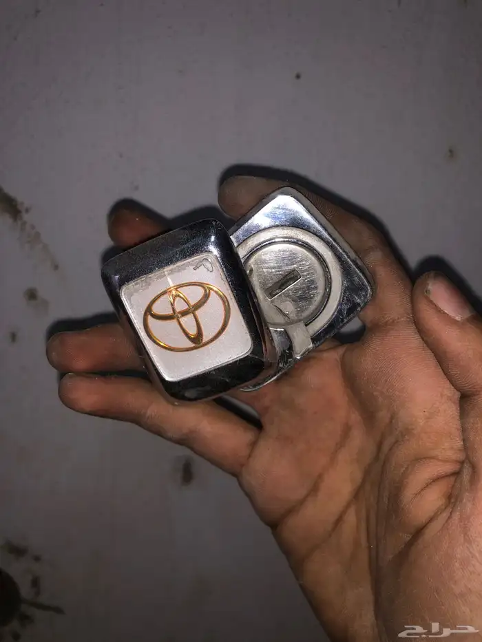 للبيع كرسيدا قطع فقط 10