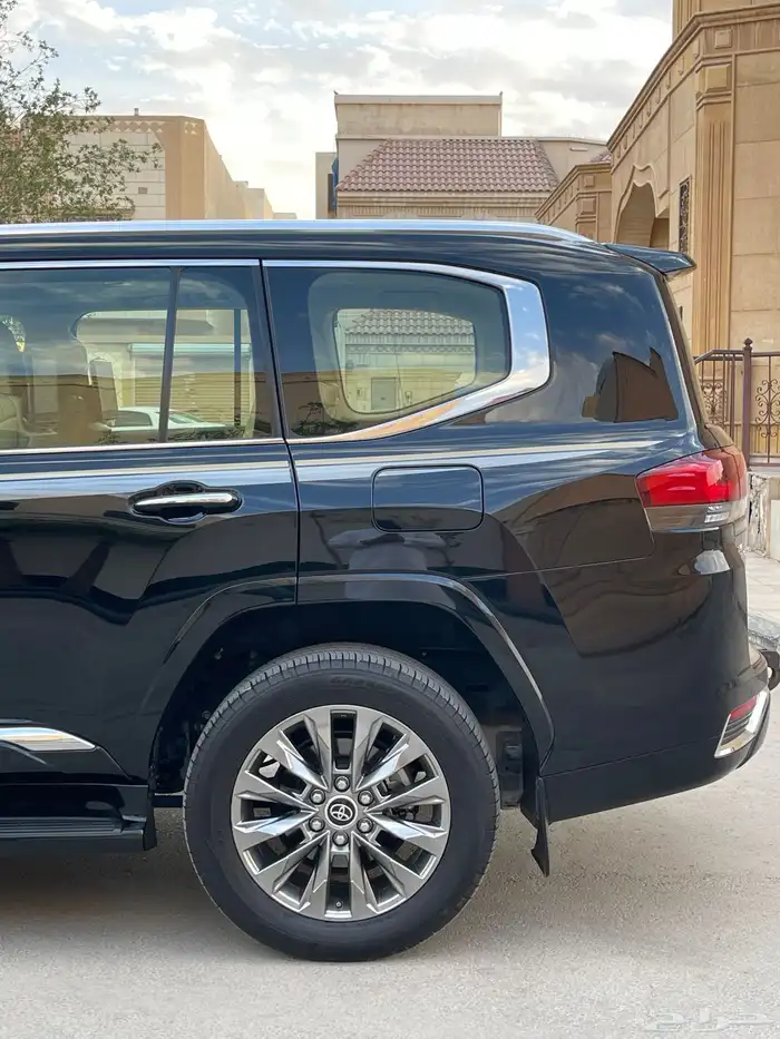 لاندكروزر 2022 VXR فل كامل وارد عبدالغني ممشى 90 وكاله شررط 4