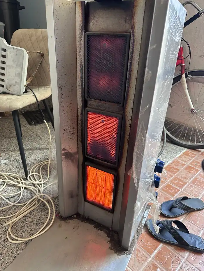 مكينه شاورما وجهاز بيع وفاتورة وكراسي 1