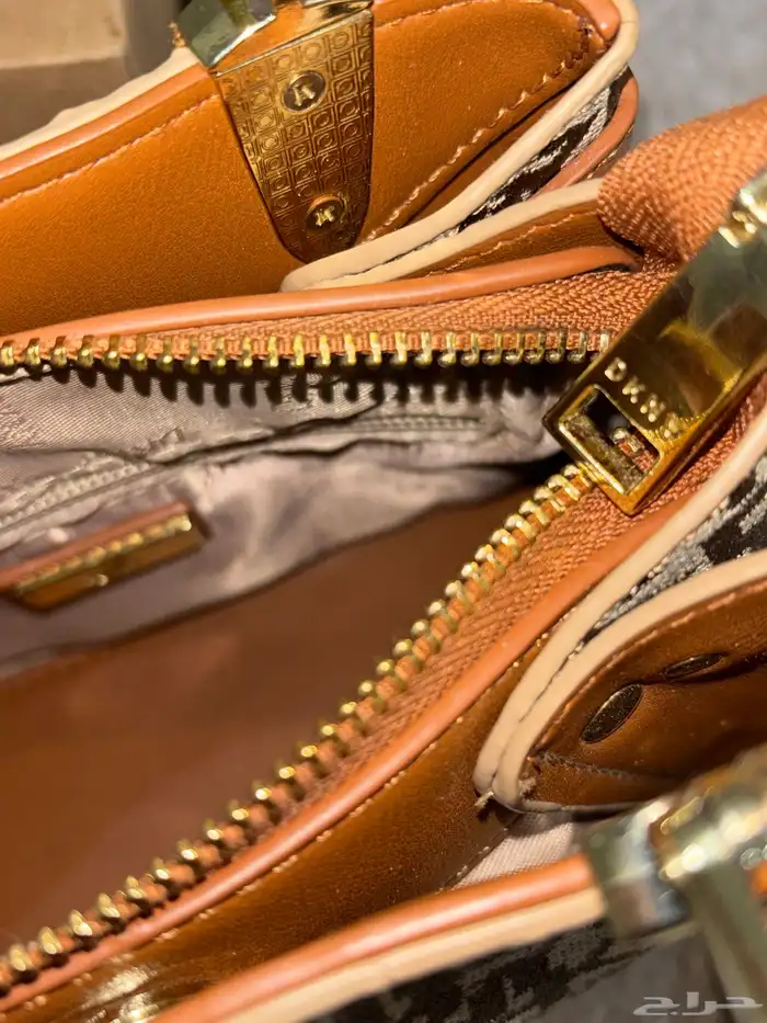 للبيع شنطة ماركة DKNY 11