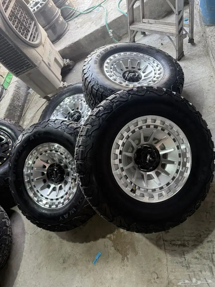 جنوط فورد F150 مع كفرات حجري نضيفه بالمره 0