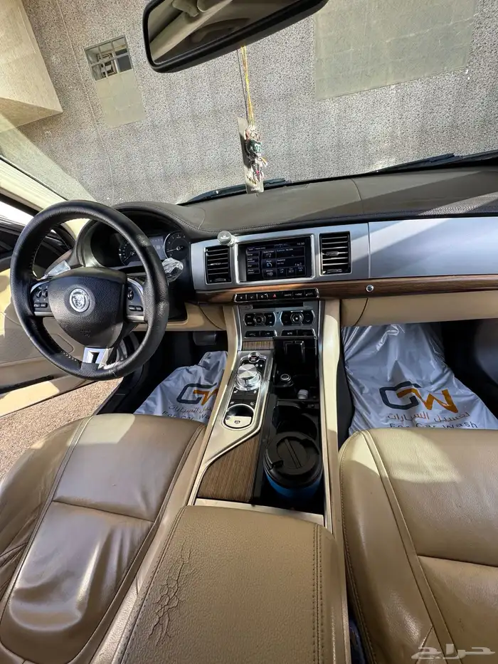 Jaguar XF-2012 30