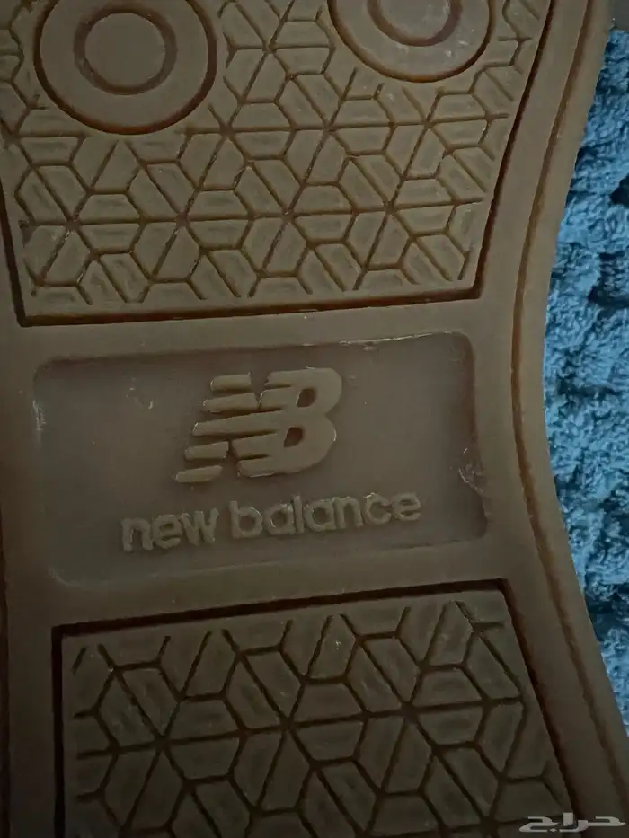حذاء ماركة   New Balance 4