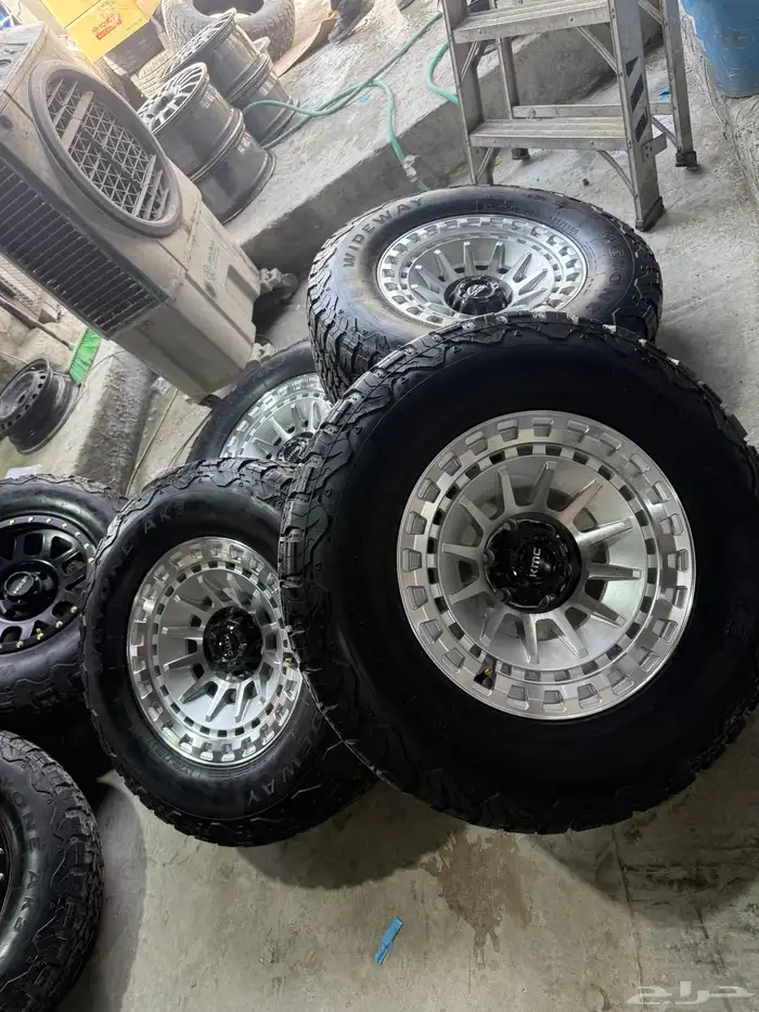 جنوط فورد F150 مع كفرات حجري نضيفه بالمره 8