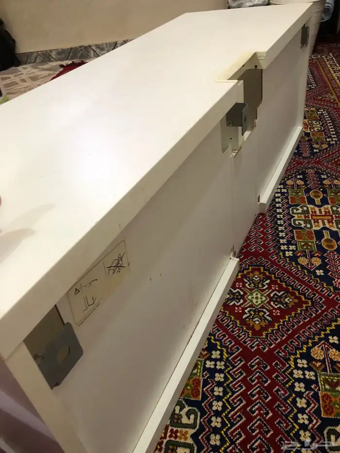 طاوله شاشة من ايكيا 2
