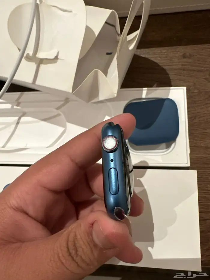 ساعه ابل 4