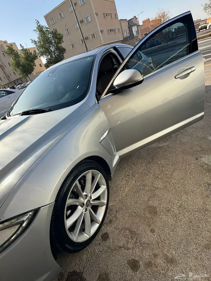 Jaguar XF-2012 22