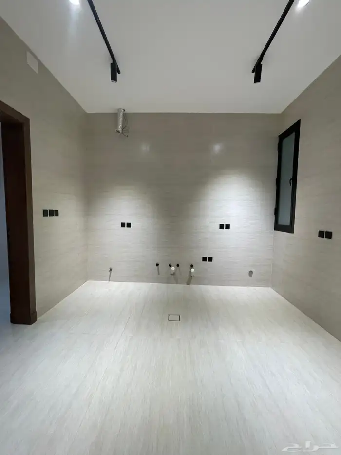 للبيع شقق ارضيه وعلويه من 550 الف ابها المحاله 13