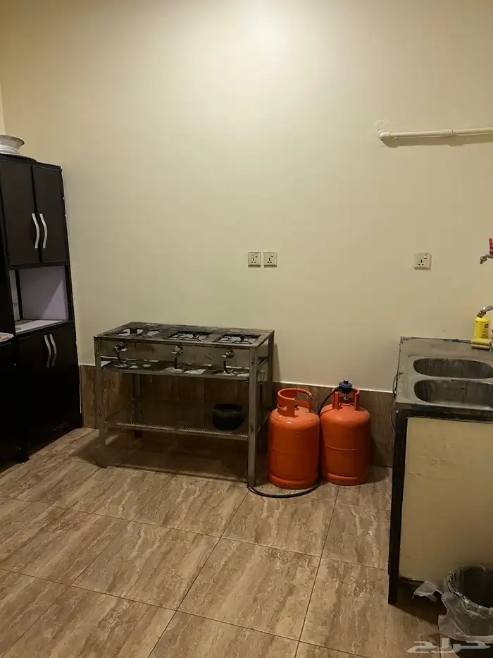 للبيت اثاث غرفه نوم مكيف 30 مكيف 24 شاشه 44 بوصه كاميرات 4 3