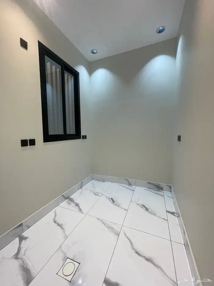 للبيع ارواف ارضيه ورواف علويه تشطيب ممتاز شمال الخميس 53