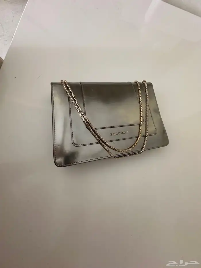 شنطه بولغاري فضي اصليه بحاله جيده 2