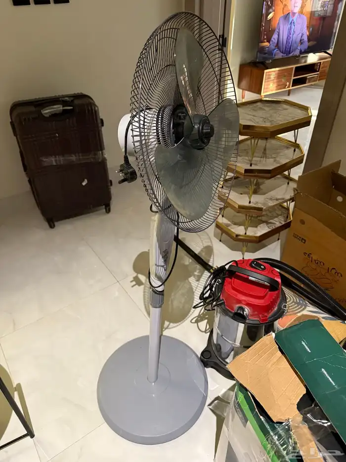 طاوله مع خدمتها ومروحه 2