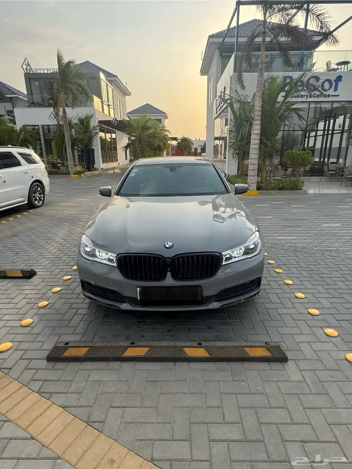 740LI BMW 2017 نظيفة جدا للبيع 4