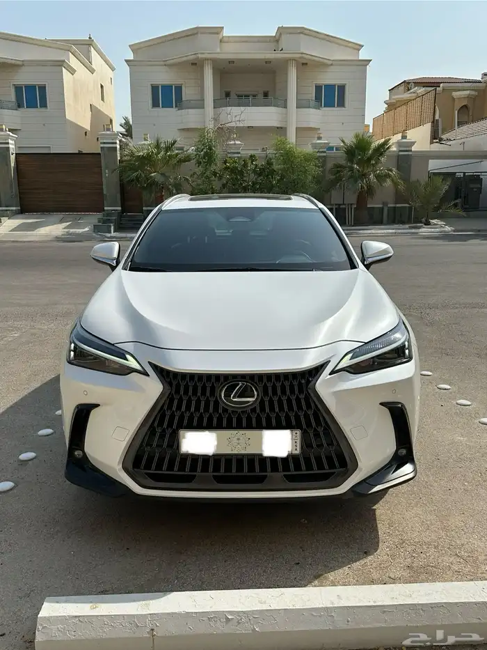لكزس NX350 موديل 2024 نظيفة جدا -ممشى 33 ألف 2