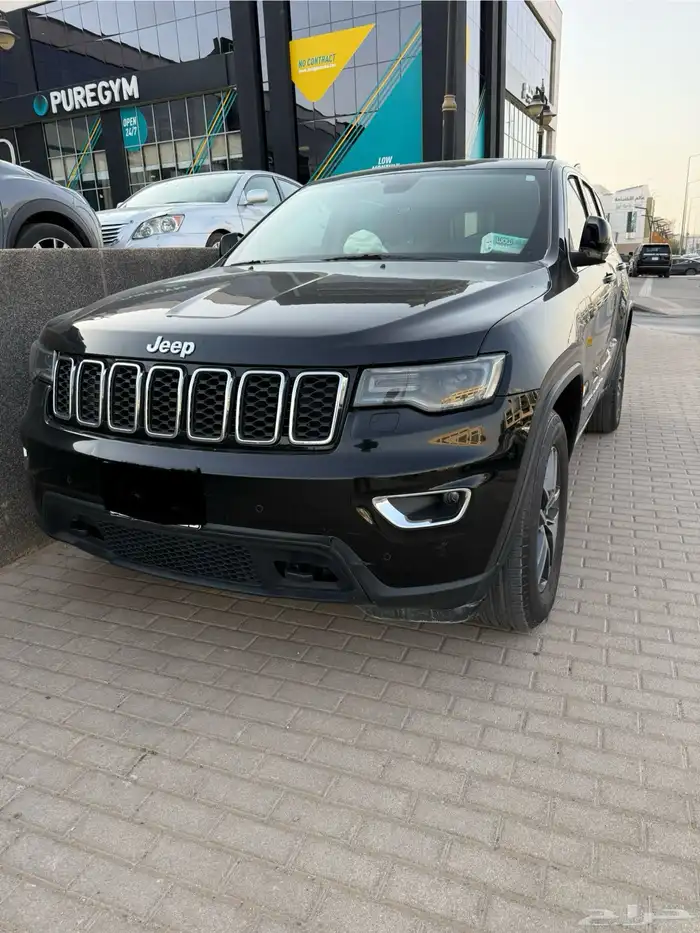 جيب جراند شروكي 2020 لون ملكي أسود لامع نظيف 0